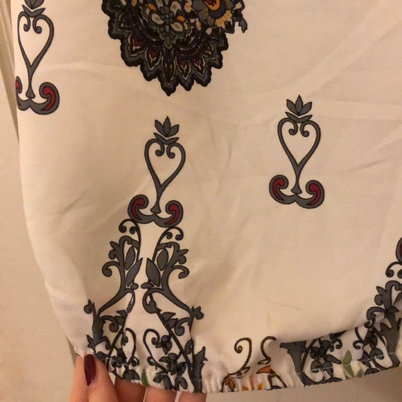 Ruffle sleeveless patterned top - Picture 3 of 4